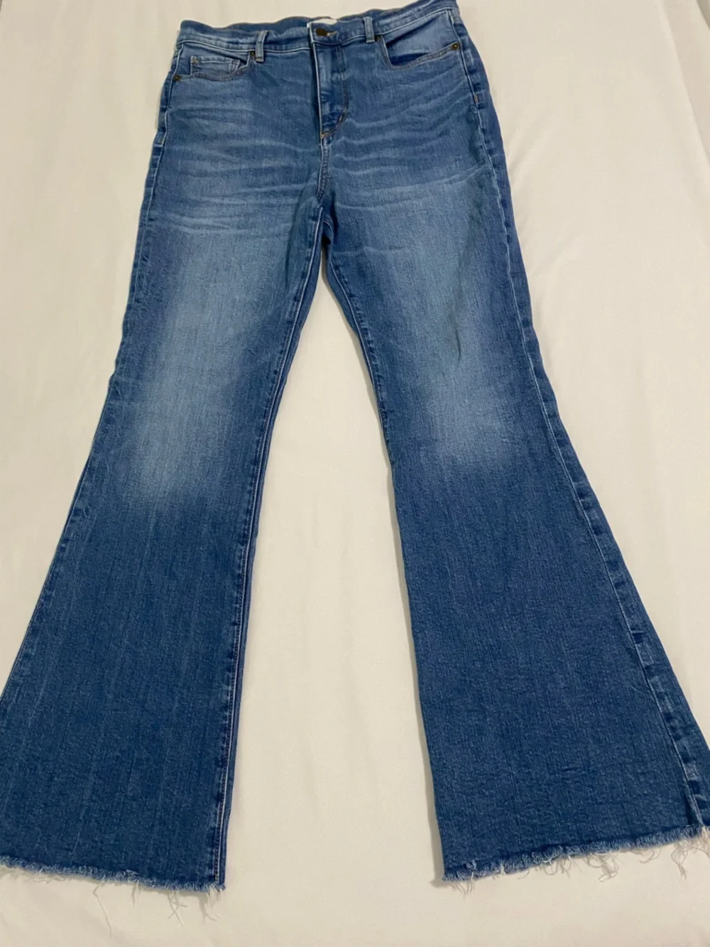 LOFT High Rise The Slim Flare Jeans‎ with Raw Hem Medium Wash Lyocell Size 30/10